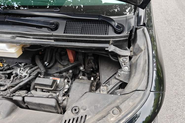 Used Toyota Alphard 2024 Dual-Engine 2.5L Deluxe Edition Engine Bay Left