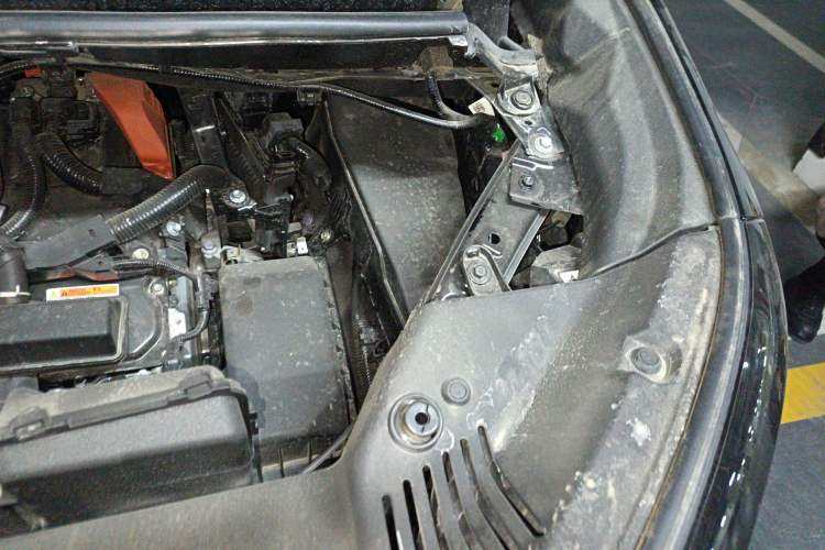 Used Toyota Alphard 2024 Dual-Engine 2.5L Deluxe Edition Engine Bay Left