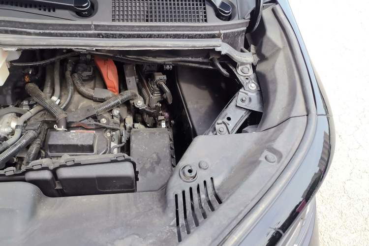 Used Toyota Alphard 2024 Dual-Engine 2.5L Deluxe Edition Engine Bay Left