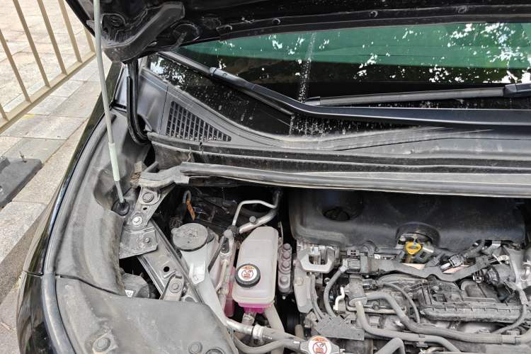 Used Toyota Alphard 2024 Dual-Engine 2.5L Deluxe Edition Engine Bay Right