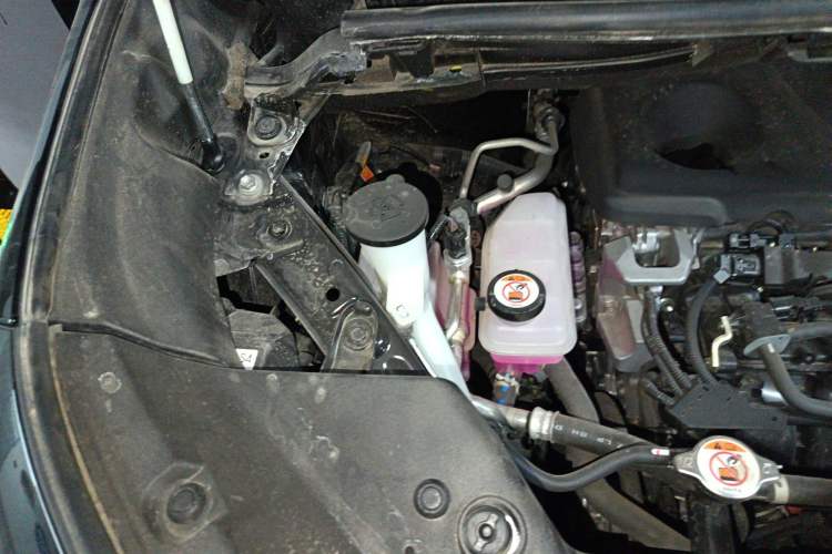Used Toyota Alphard 2024 Dual-Engine 2.5L Deluxe Edition Engine Bay Right