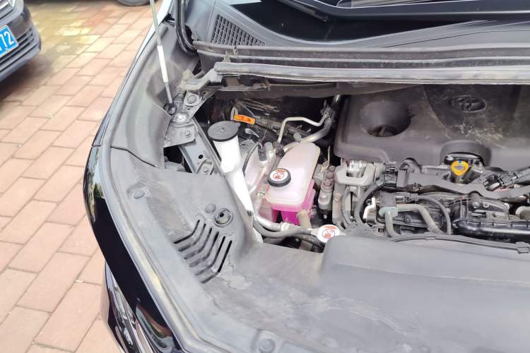 Used Toyota Alphard 2024 Dual-Engine 2.5L Deluxe Edition Engine Bay Right