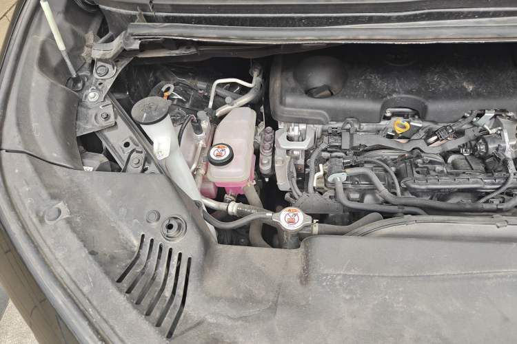 Used Toyota Alphard 2024 Dual-Engine 2.5L Deluxe Edition Engine Bay Right