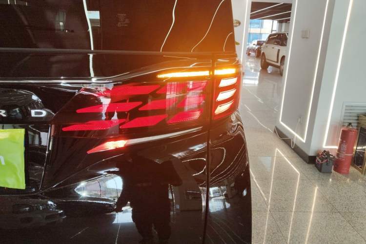 Used Toyota Alphard 2024 Dual-Engine 2.5L Deluxe Edition Exterior 6