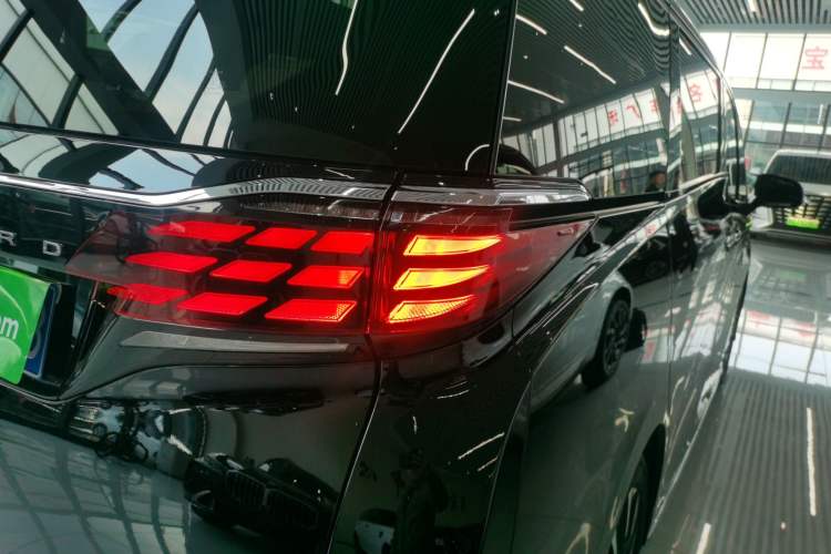 Used Toyota Alphard 2024 Dual-Engine 2.5L Prestige Edition Exterior 6