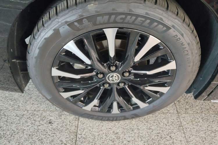 Used Toyota Alphard 2024 Dual-Engine 2.5L Deluxe Edition Exterior 8