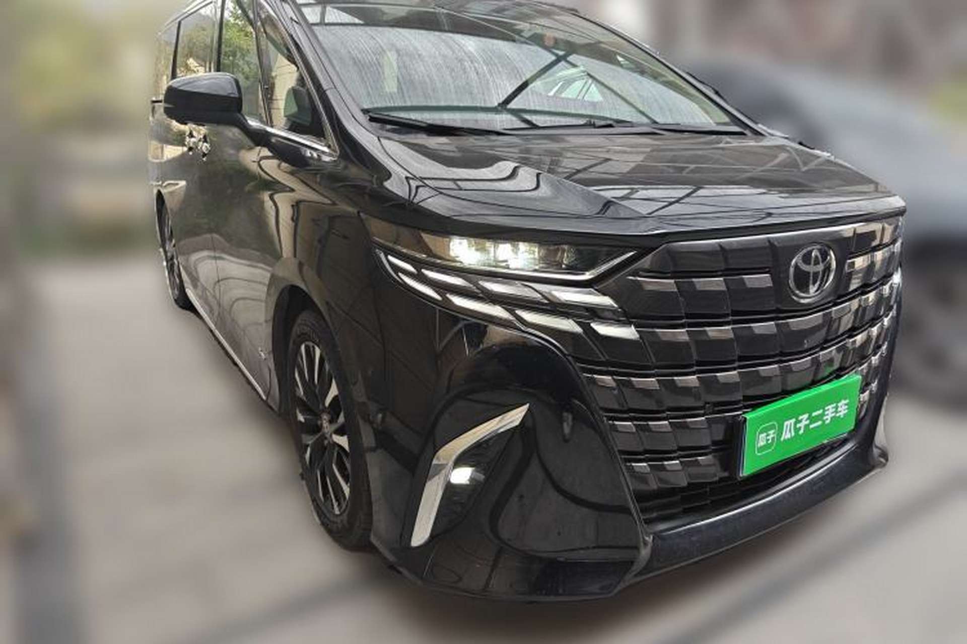 Used Toyota Alphard 2024 Dual-Engine 2.5L Deluxe Edition Front Right 45 Deg