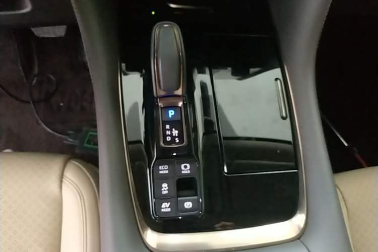 Used Toyota Alphard 2024 Dual-Engine 2.5L Deluxe Edition Gear Lever