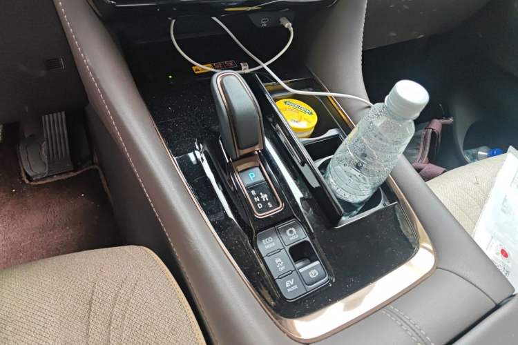 Used Toyota Alphard 2024 Dual-Engine 2.5L Deluxe Edition Gear Lever