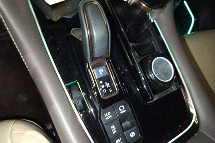 Used Toyota Alphard 2024 Dual-Engine 2.5L Deluxe Edition Gear Lever