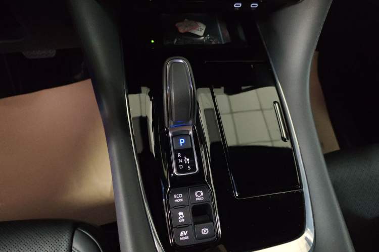 Used Toyota Alphard 2024 Dual-Engine 2.5L Deluxe Edition Gear Lever