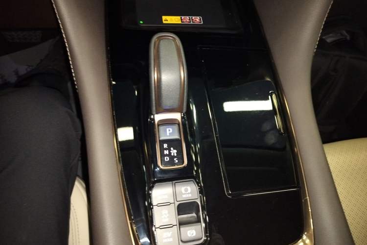 Used Toyota Alphard 2024 Dual-Engine 2.5L Prestige Edition Gear Lever