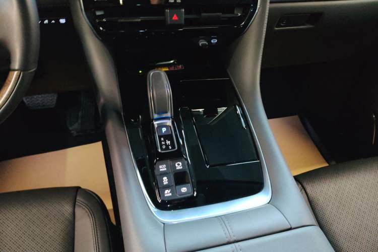 Used Toyota Alphard 2024 Dual-Engine 2.5L Deluxe Edition Gear Lever