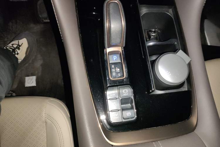 Used Toyota Alphard 2024 Dual-Engine 2.5L Deluxe Edition Gear Lever