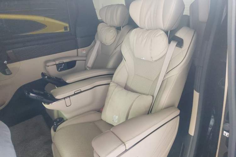Used Toyota Alphard 2024 Dual-Engine 2.5L Deluxe Edition Interior 1