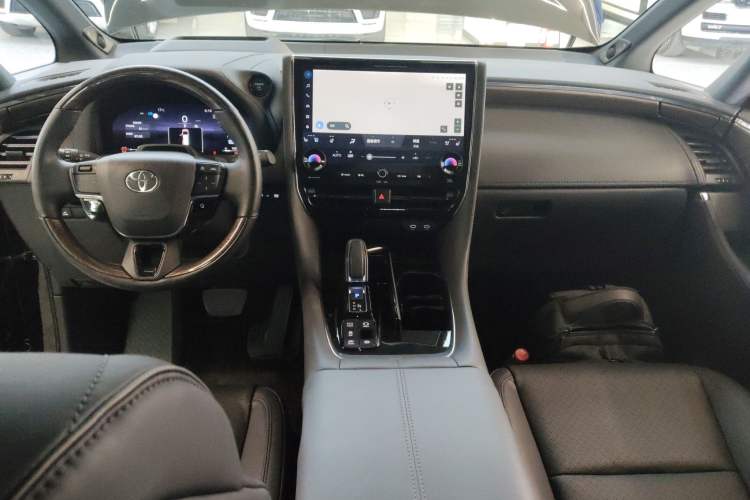 Used Toyota Alphard 2024 Dual-Engine 2.5L Deluxe Edition Interior 2