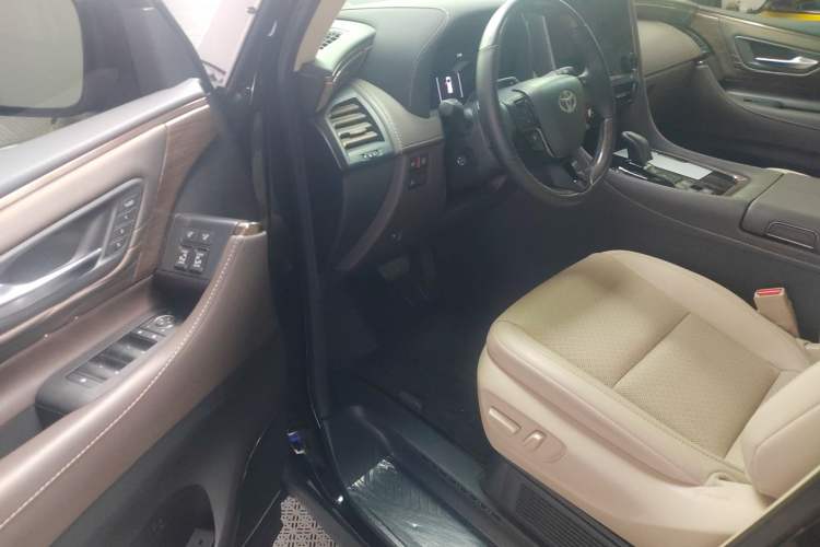 Used Toyota Alphard 2024 Dual-Engine 2.5L Deluxe Edition Interior 2