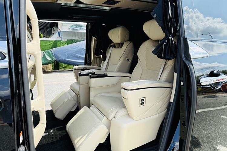 Used Toyota Alphard 2024 Dual-Engine 2.5L Prestige Edition Interior 3