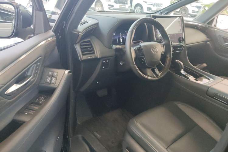 Used Toyota Alphard 2024 Dual-Engine 2.5L Deluxe Edition Interior 3