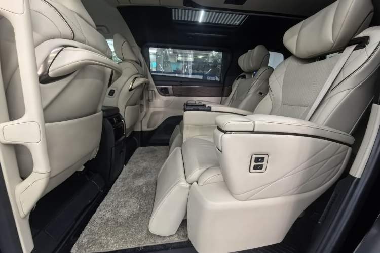 Used Toyota Alphard 2024 Dual-Engine 2.5L Prestige Edition Interior 4