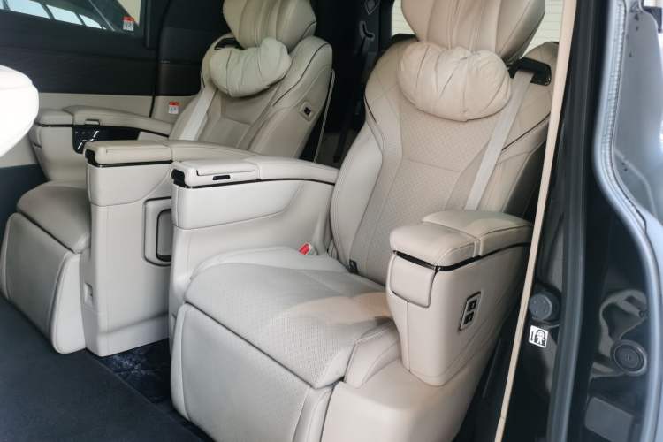 Used Toyota Alphard 2024 Dual-Engine 2.5L Prestige Edition Interior 4