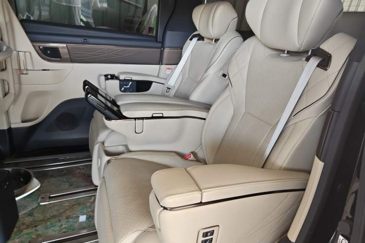 Used Toyota Alphard 2024 Dual-Engine 2.5L Prestige Edition Interior 4