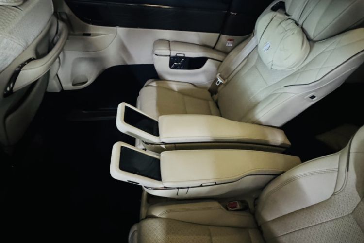 Used Toyota Alphard 2024 Dual-Engine 2.5L Deluxe Edition Interior 5