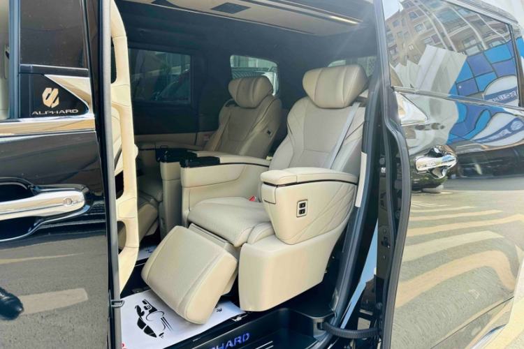 Used Toyota Alphard 2024 Dual-Engine 2.5L Prestige Edition Interior 8