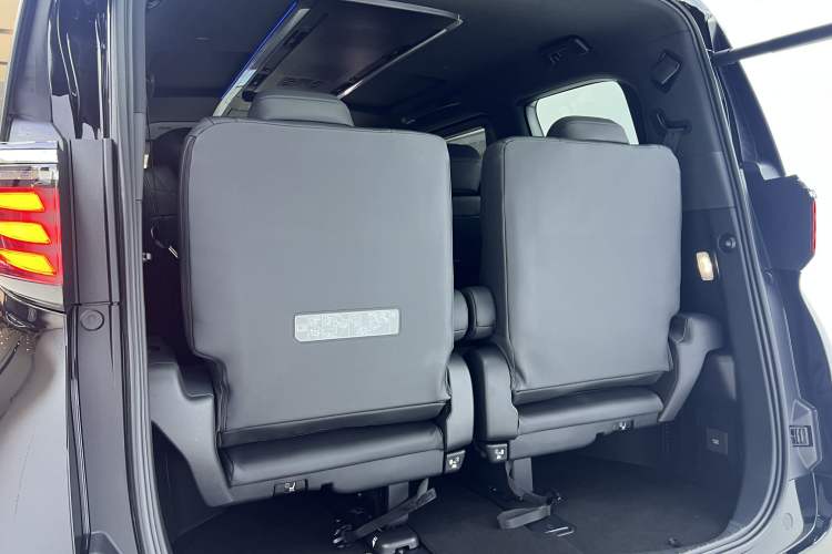Used Toyota Alphard 2024 Dual-Engine 2.5L Prestige Edition Interior 8