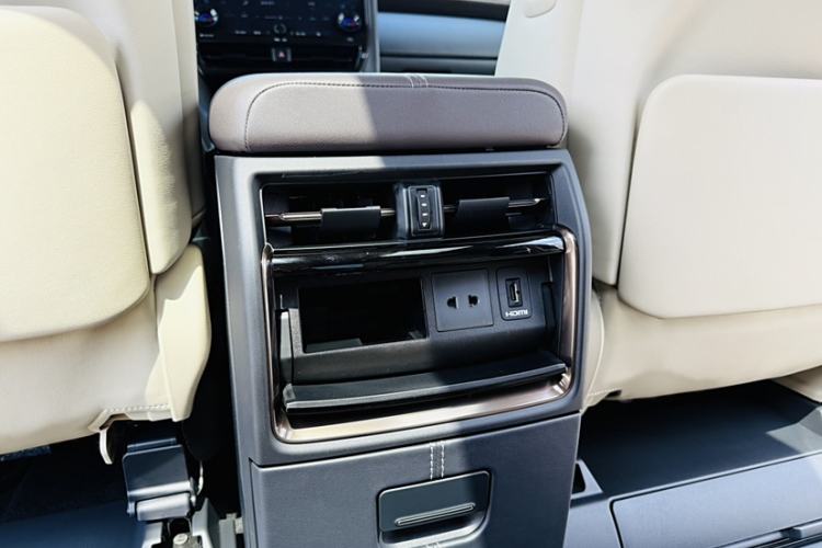 Used Toyota Alphard 2024 Dual-Engine 2.5L Prestige Edition Interior 9