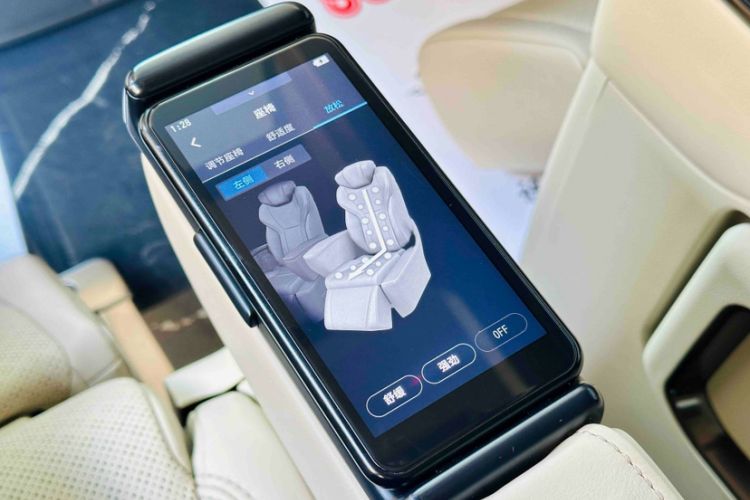 Used Toyota Alphard 2024 Dual-Engine 2.5L Prestige Edition Interior 9