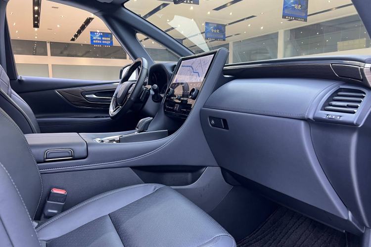 Used Toyota Alphard 2024 Dual-Engine 2.5L Prestige Edition Interior 9