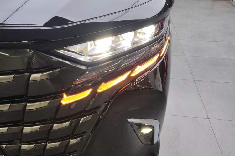 Used Toyota Alphard 2024 Dual-Engine 2.5L Deluxe Edition Left Front Headlight
