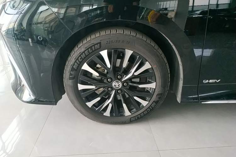 Used Toyota Alphard 2024 Dual-Engine 2.5L Deluxe Edition Left Front Wheel Hub