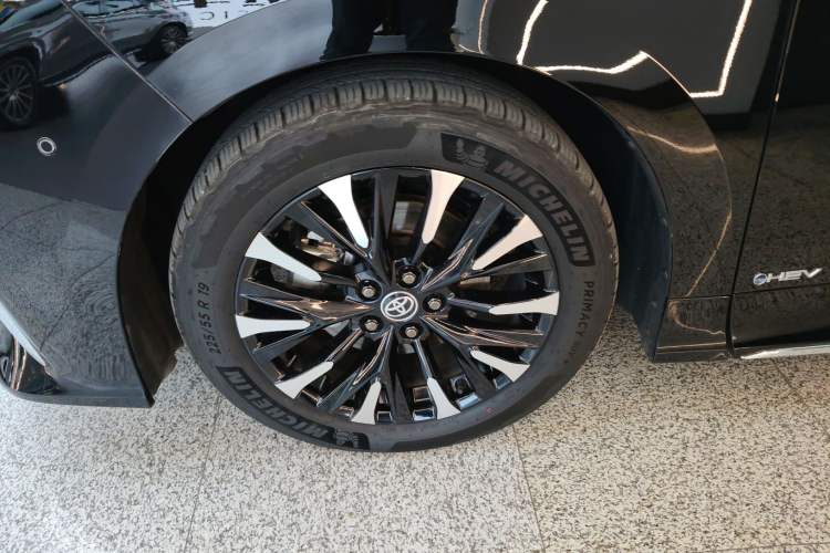 Used Toyota Alphard 2024 Dual-Engine 2.5L Deluxe Edition Left Front Wheel Hub
