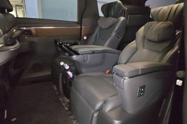 Used Toyota Alphard 2024 Dual-Engine 2.5L Prestige Edition Left Rear Seat