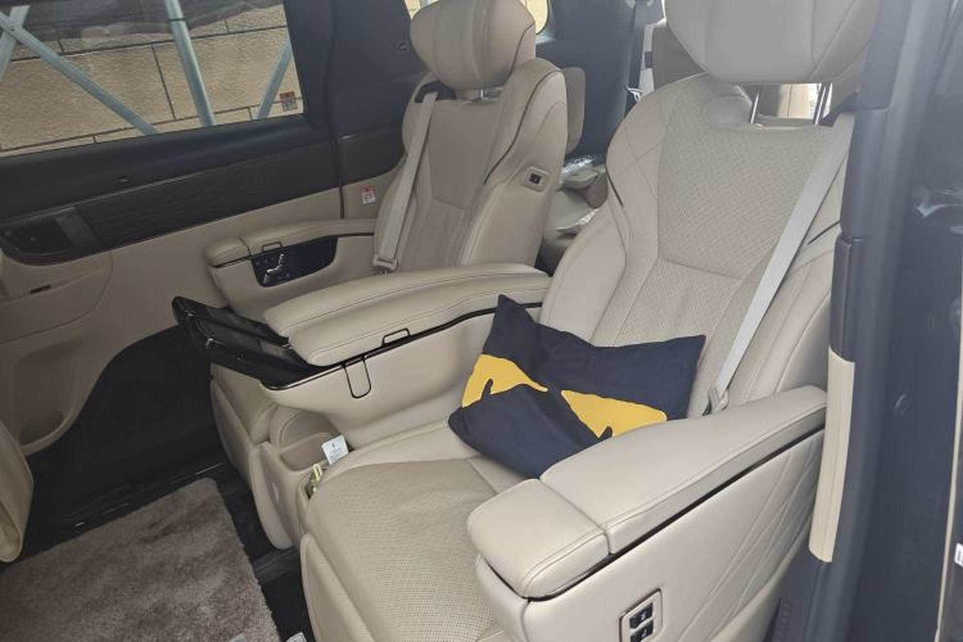 Used Toyota Alphard 2024 Dual-Engine 2.5L Deluxe Edition Left Rear Seat