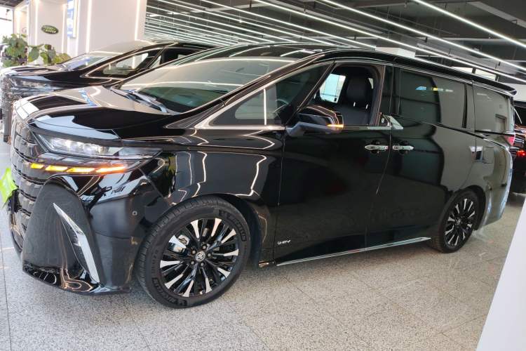 Used Toyota Alphard 2024 Dual-Engine 2.5L Deluxe Edition Left Side