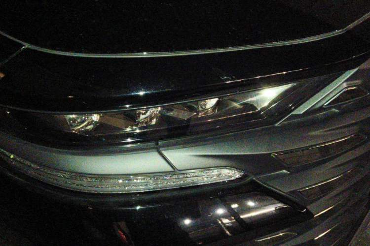 Used Toyota Alphard 2024 Dual-Engine 2.5L Deluxe Edition Right Front Headlight