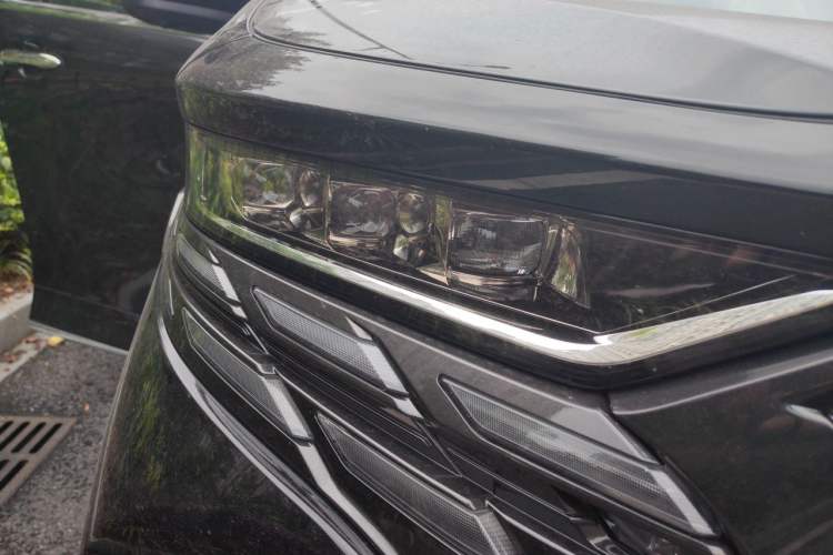 Used Toyota Alphard 2024 Dual-Engine 2.5L Prestige Edition Right Front Headlight