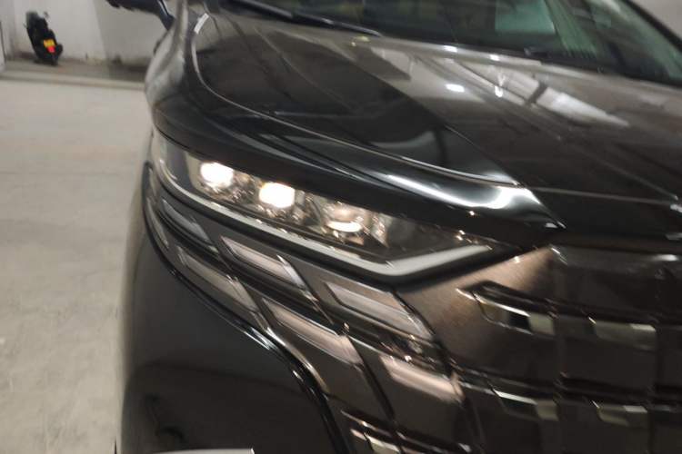 Used Toyota Alphard 2024 Dual-Engine 2.5L Deluxe Edition Right Front Headlight