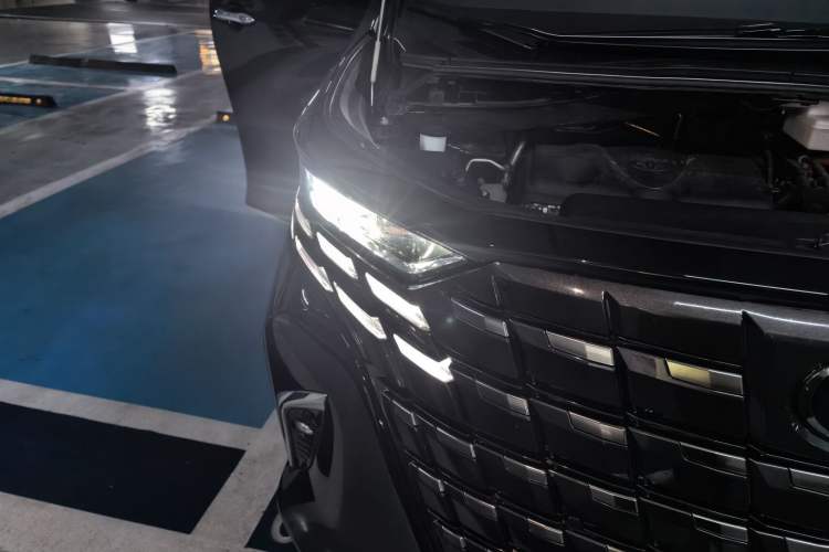 Used Toyota Alphard 2024 Dual-Engine 2.5L Prestige Edition Right Front Headlight