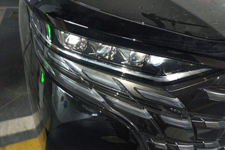 Used Toyota Alphard 2024 Dual-Engine 2.5L Deluxe Edition Right Front Headlight