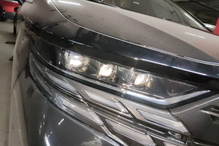 Used Toyota Alphard 2024 Dual-Engine 2.5L Deluxe Edition Right Front Headlight