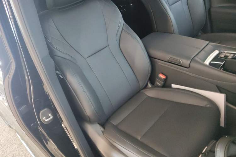 Used Toyota Alphard 2024 Dual-Engine 2.5L Deluxe Edition Right Front Seat