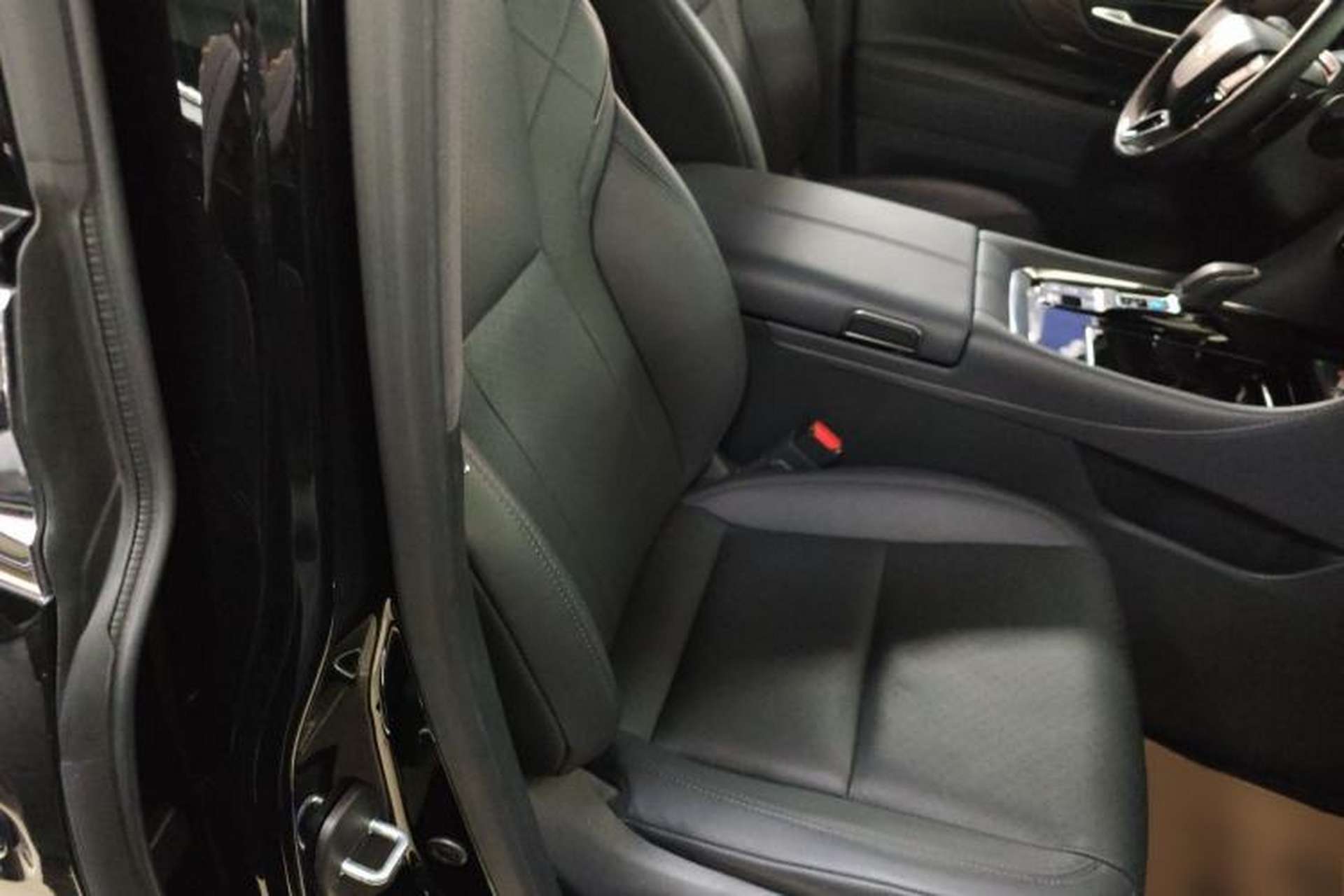 Used Toyota Alphard 2024 Dual-Engine 2.5L Deluxe Edition Right Front Seat