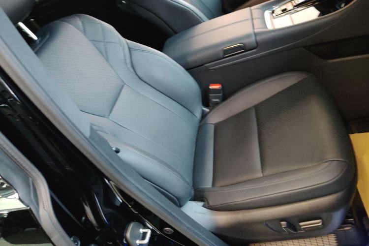 Used Toyota Alphard 2024 Dual-Engine 2.5L Deluxe Edition Right Front Seat