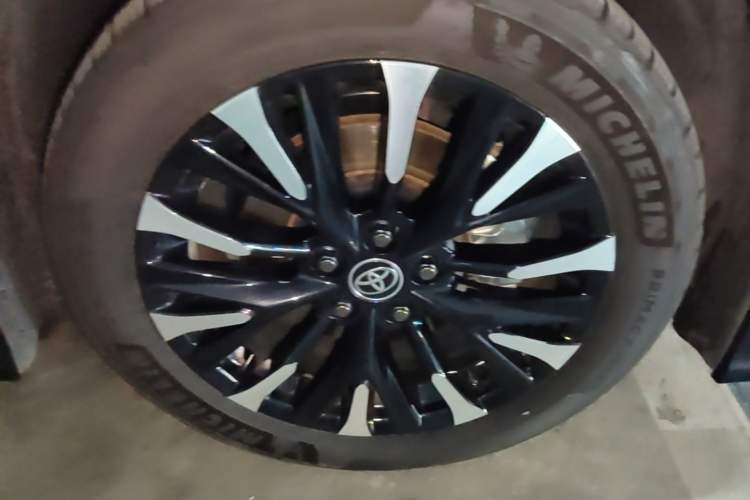 Used Toyota Alphard 2024 Dual-Engine 2.5L Deluxe Edition Right Front Wheel Hub