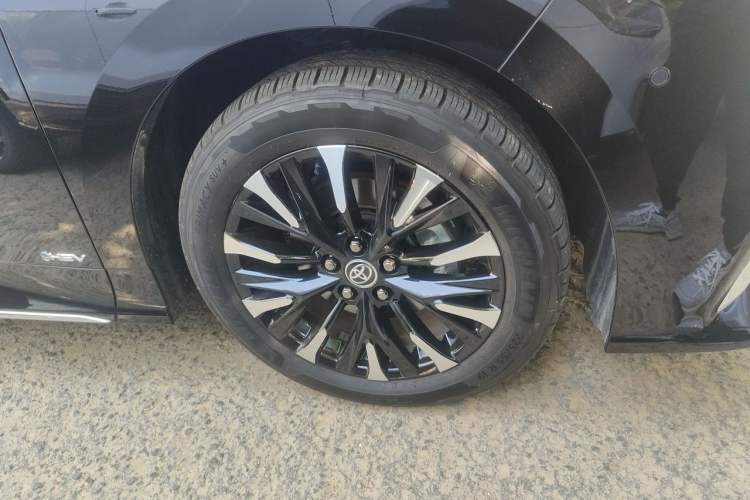 Used Toyota Alphard 2024 Dual-Engine 2.5L Deluxe Edition Right Front Wheel Hub
