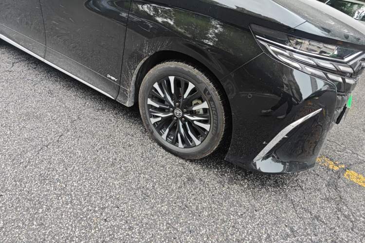 Used Toyota Alphard 2024 Dual-Engine 2.5L Deluxe Edition Right Front Wheel Hub